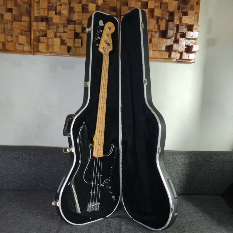 Fender Jazz Bass American Standard tahun 2000