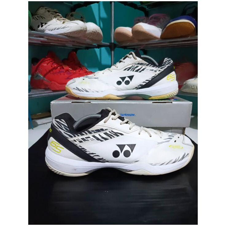 Sepatu Badminton Yonex SHB 65 Z3 White Tiger Original (Kento Momota Series)