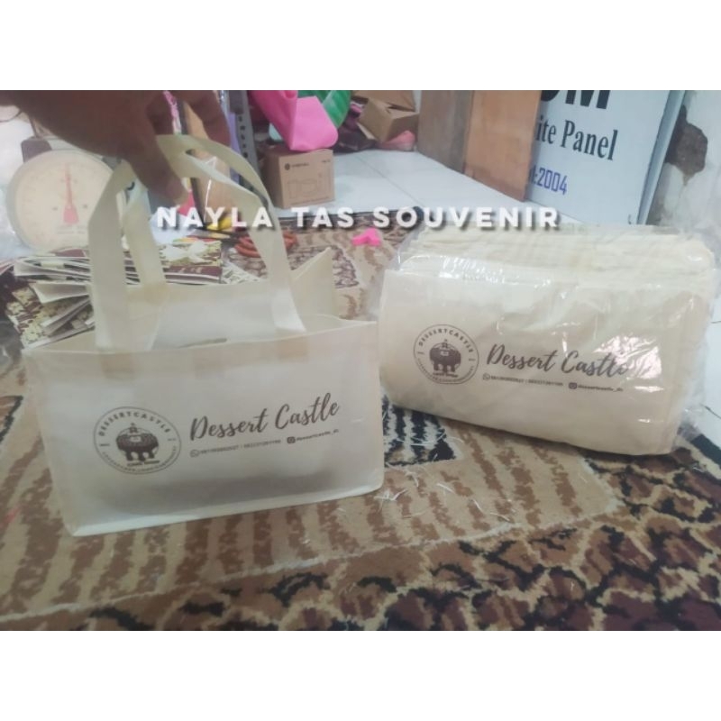 

tas souvenir DUS KUE/tas sablon nama custom logo toko Uk.25x25x15 cm