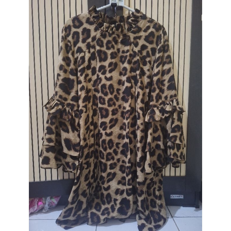 Baju wanita motif Macan Tutul