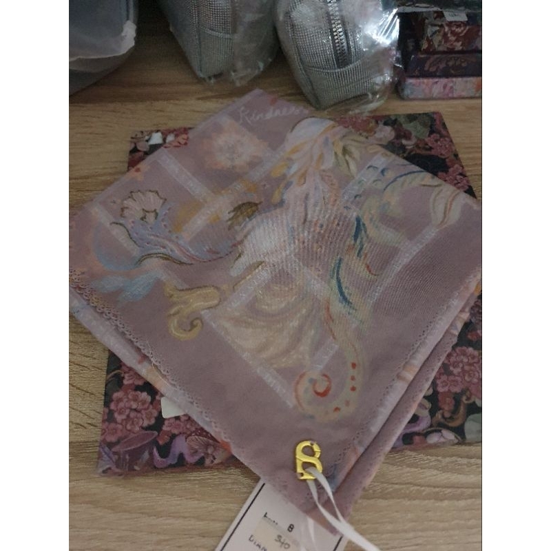 Buttonscarves Autograph 1 - Lavender (as is)