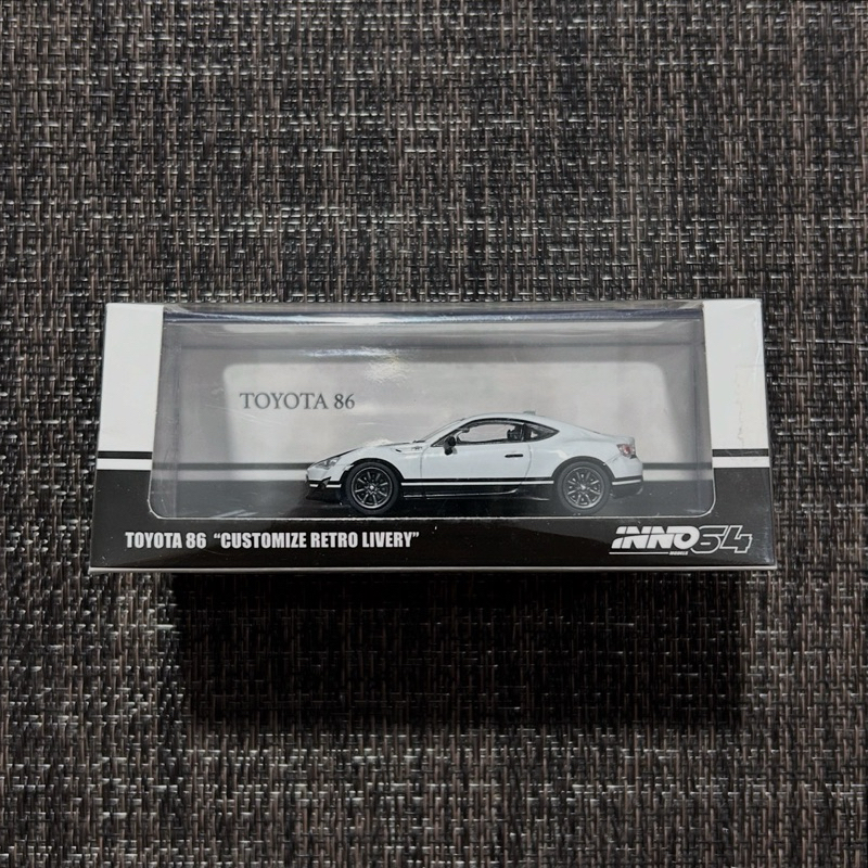 Inno64 Toyota 86 White “CUSTOMIZE RETRO LIVERY”