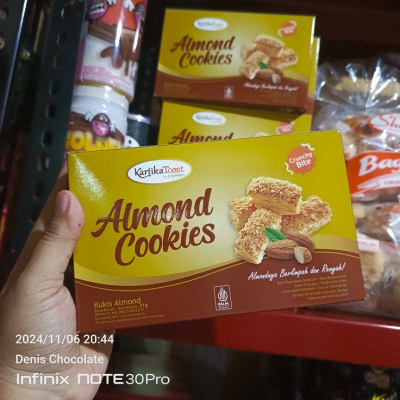 

Almond Cookies Kartika sari