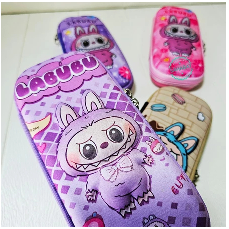 

KOTAK PENSIL LABUBU MEDIUM / TEMPAT PENSIL 3D KARAKTER LABUBU LUCU MURAH / TAKASIMURA STORE
