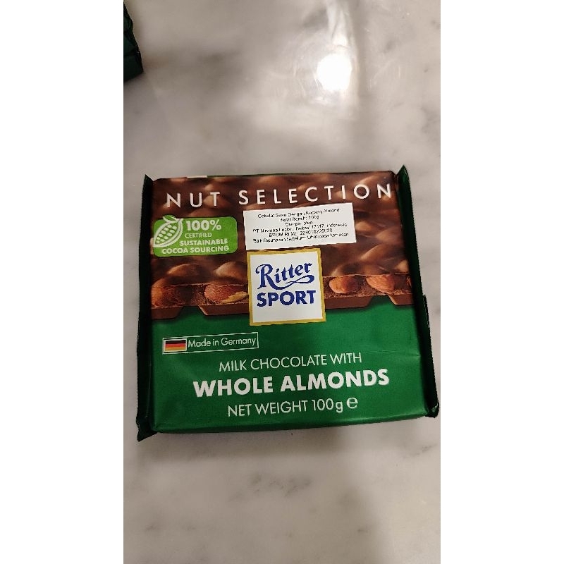 

Dark chocolate milk chocolate Ritter sport whole almonds exp panjang 5000 akan diberikan untuk diakonia memberi makan fakir miskin oleh Hagios Damaris