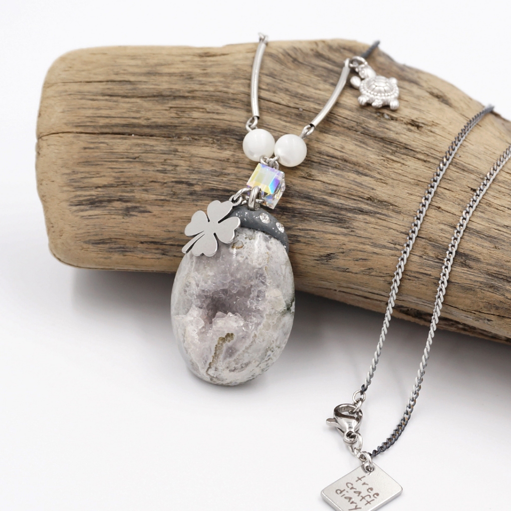Sparkling Ashes Druzy Necklace // Kalung Batu Drusy Geode Abu-Abu dengan Clover & Kura-Kura, Unique 