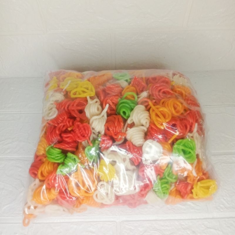 

KERUPUK BENTUK KEONG WARNA WARNI KEMASAN 1 KG / KERUPUK KEONG MENTAH / KERUPUK SEBLAK