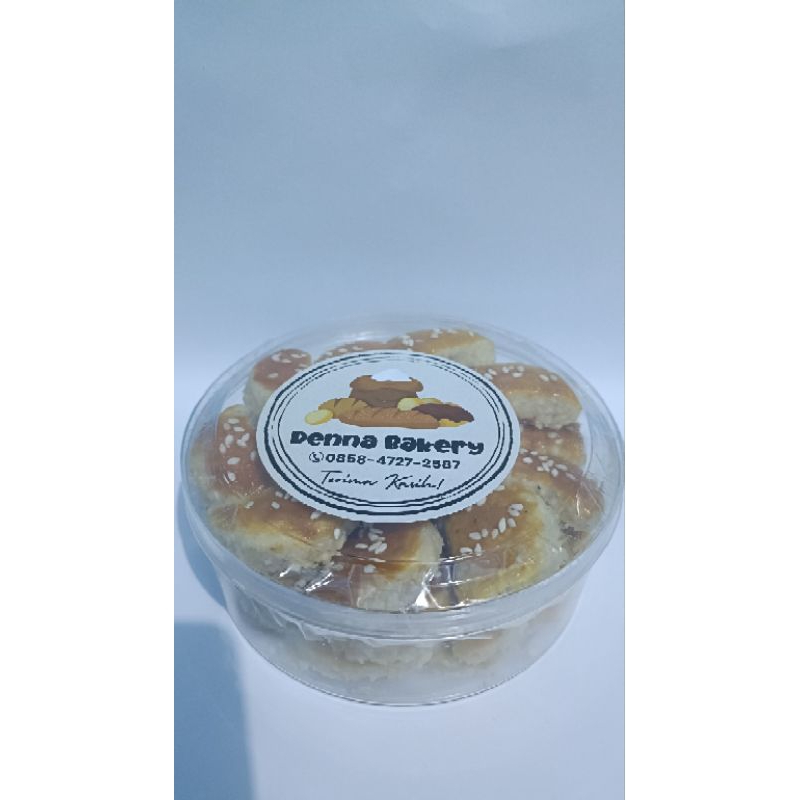 

Denna Bakery Kue Kacang