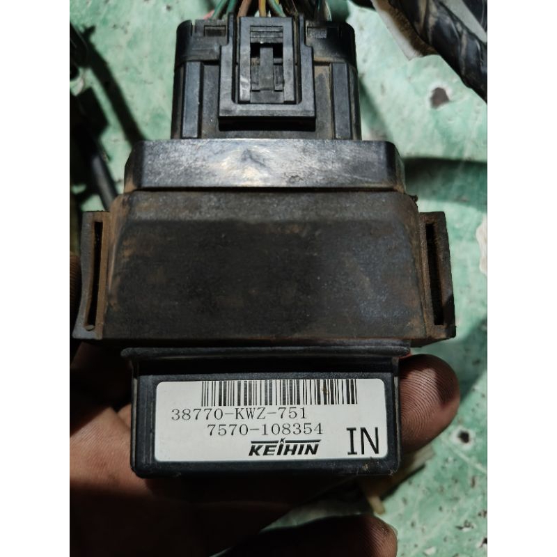 ECU CDI Revo matic AT Kwz barang masih bagus ORI bawaan copotan motor asli