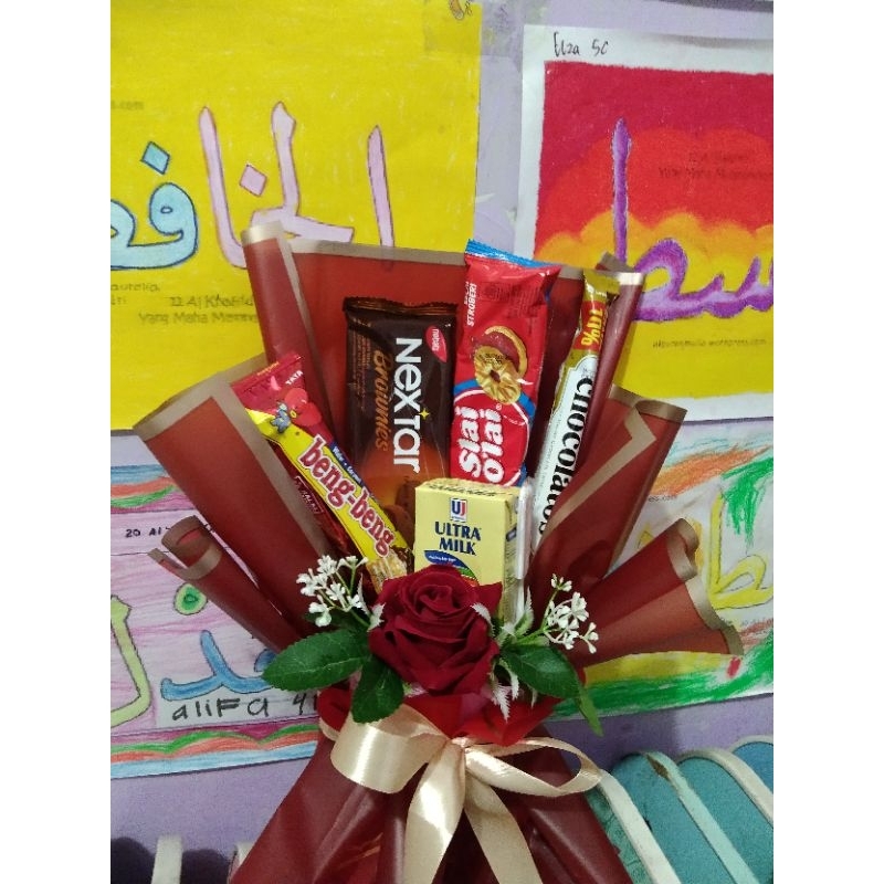 

Maroon Bouquet