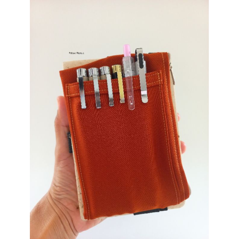 

Dompet Kulit Pria/Sketch Book/Tempat Pensil/Note Book