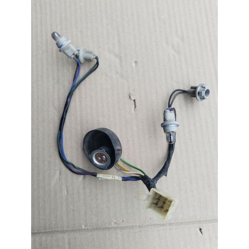 FITING / PITING LAMPU / SOKET LAMPU DEPAN  YAMAHA MIO M3 /MIO Z ORIGINAL ( SEKEN)