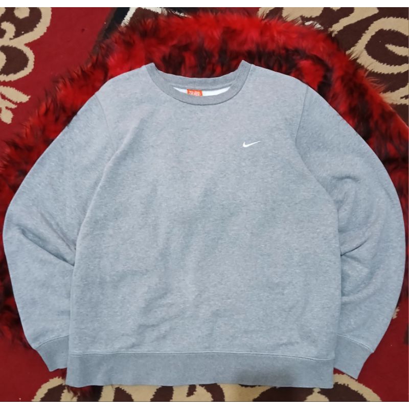 Nike Sweater Abu-abu Lengan Panjang