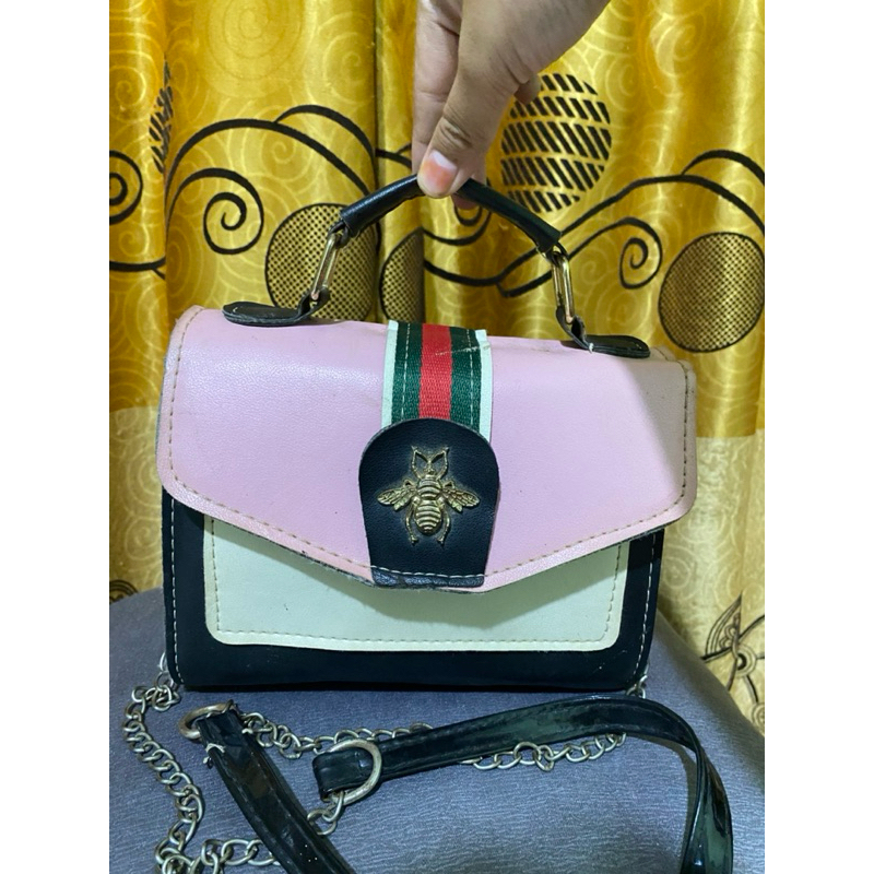 Tas Selempang Wanita dengan Rantai Hitam dan Putih