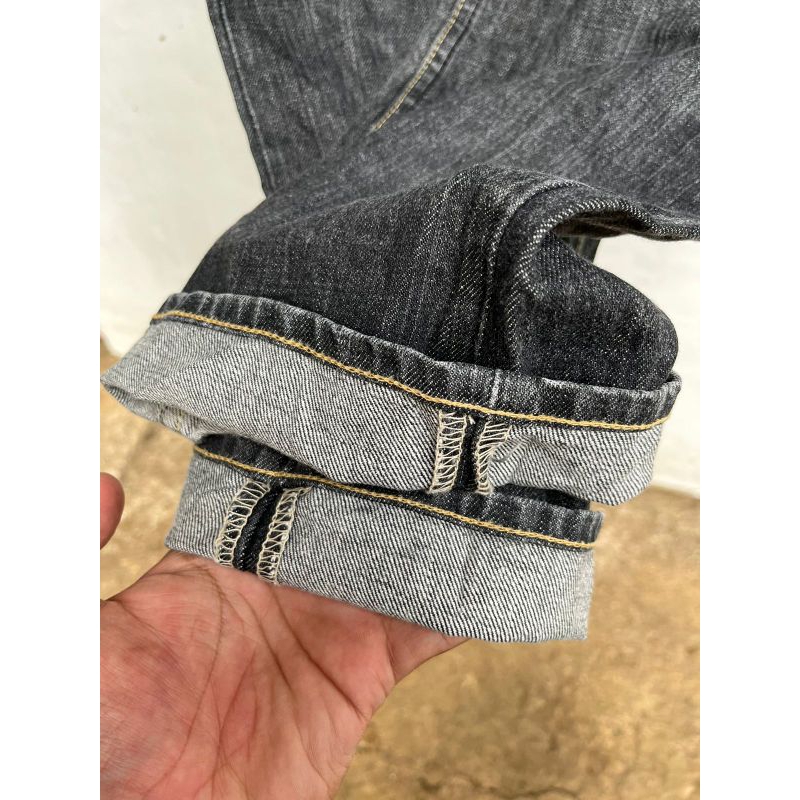 Levis lot 502