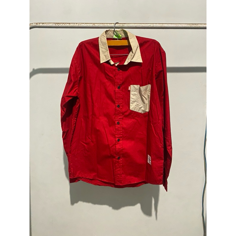 kemeja wadezig merah - size L