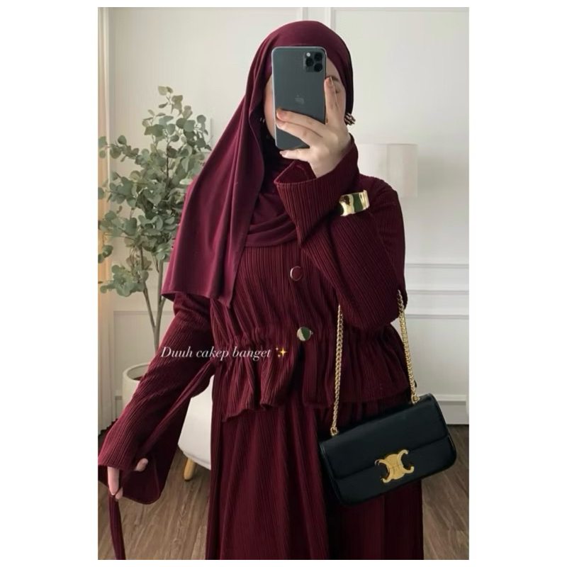 elmira set in merlot wine by intaliciousproject