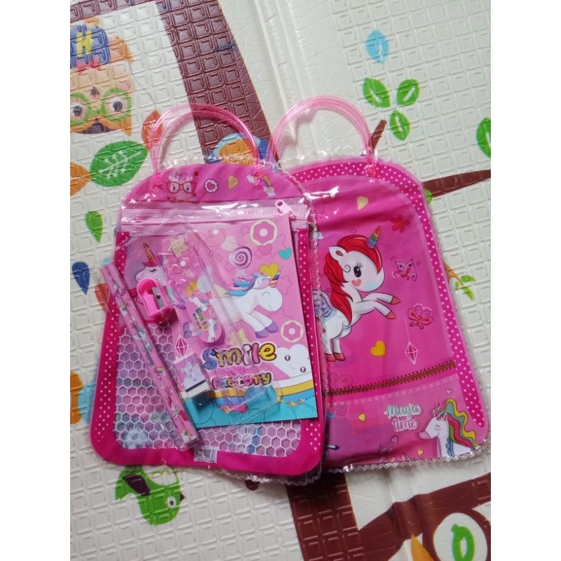 

ALAT TULIS PAKET 7 IN 1 FREE TAS ANAK UNICORN PINK