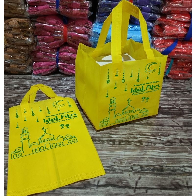 

Edisi Lebaran Box dus 20x20 sablon 1 sisi ( isi 12 PCS)