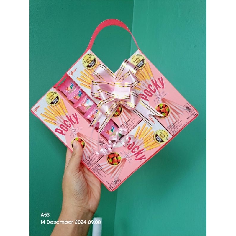 

FREE CARD POCKY BENTUK LOVE KADO ULTAH CEWE