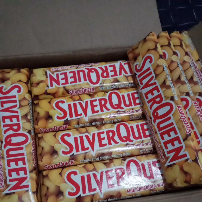 

SilverQueen Cokelat Susu dengan Kacang Mede