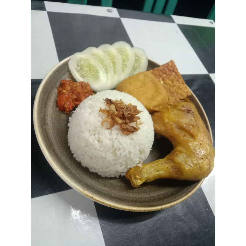 

Pecel Ayam ,Lele ,Nasi Goreng & Minuman Es Kopi