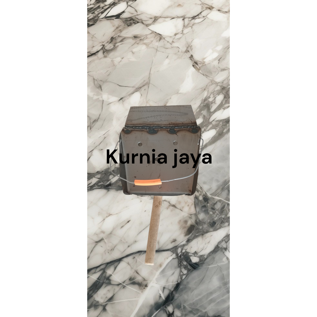 Sekop pasir  sambungan baja / Esreng pasir tebal / Senggrong pasir tangkai kayu pendek