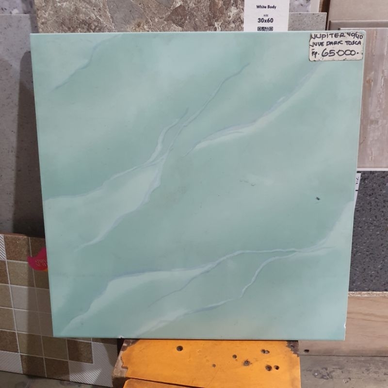 keramik lantai ruang tamu kamar tidur teras rumah JUPITER 40x40 JUVE DARK TOSCA green hijau glossy