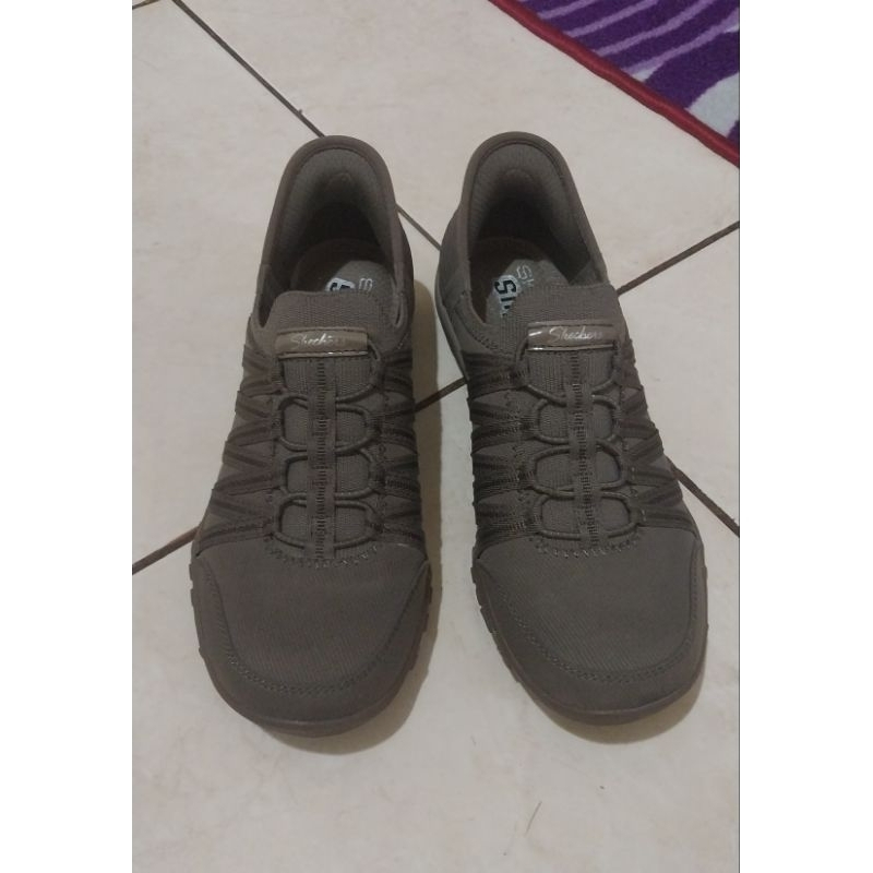 Sepatu Skechers Slip On