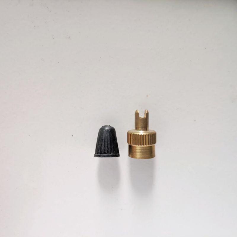 Tutup Pentil Kuningan / Alat Pembuka Isi Spuyer / Tutup Pentil Ban Motor Mobil Asli Kuningan