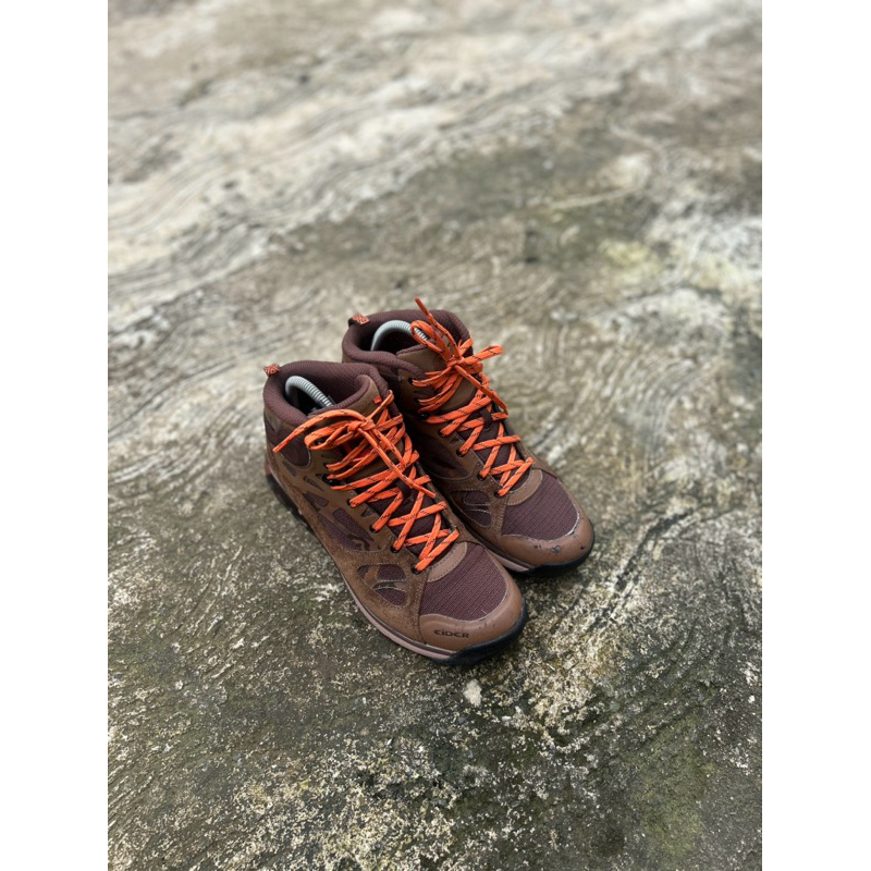 Sepatu gunung second original eider