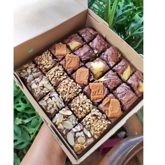 

Brownies Chewy Panggang Potong Mix terenak Rasa Lotus biscoff, cheese, chocochip, almond