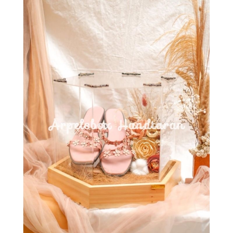 

Baki tempat seserahan hantaran pernikahan bentuk hexagonal kayu jati tutup pakai mika