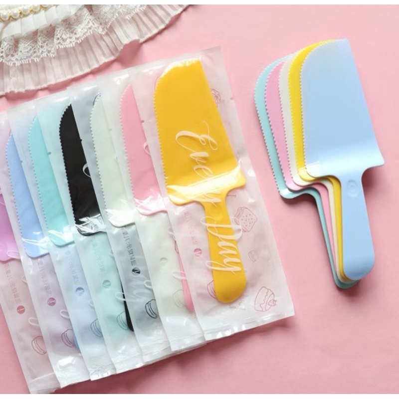 PISAU KUE PLASTIK PASTEL LUCU WARNA WARNI