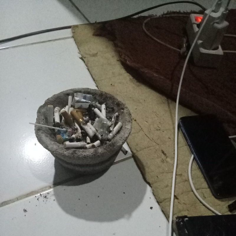 

es teh manis hangat dan menyenangkan