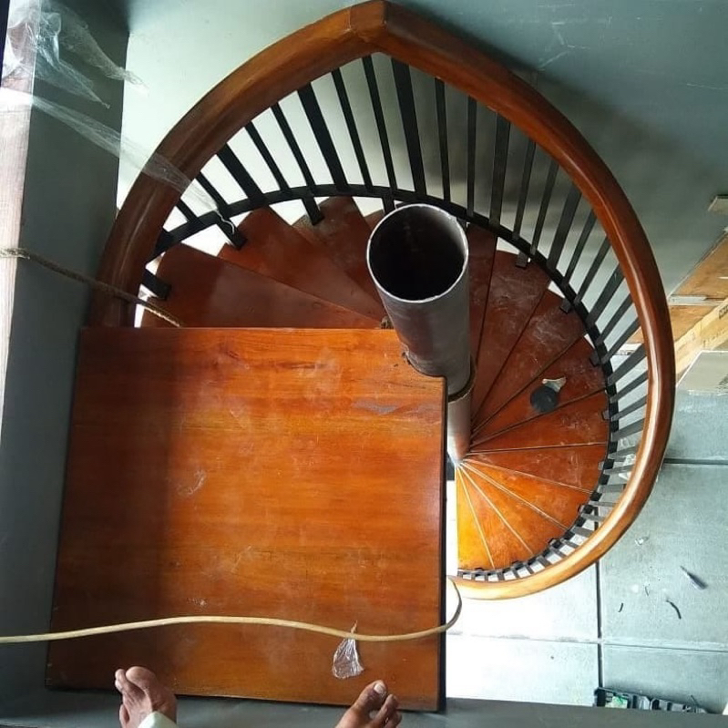 Tangga Putar / Rebah Minimalis Pijakan Kayu