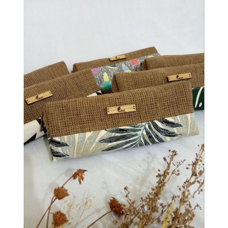 

Tempat Pensil Gail Kombinasi Kanvas