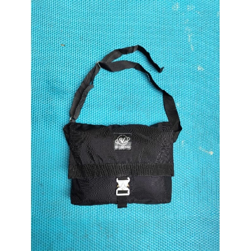 Messenger bag/Selempang/Tas Harian/Tas Kerja/Tas Pria Second ORI Brand UNIVERSO STUDIO