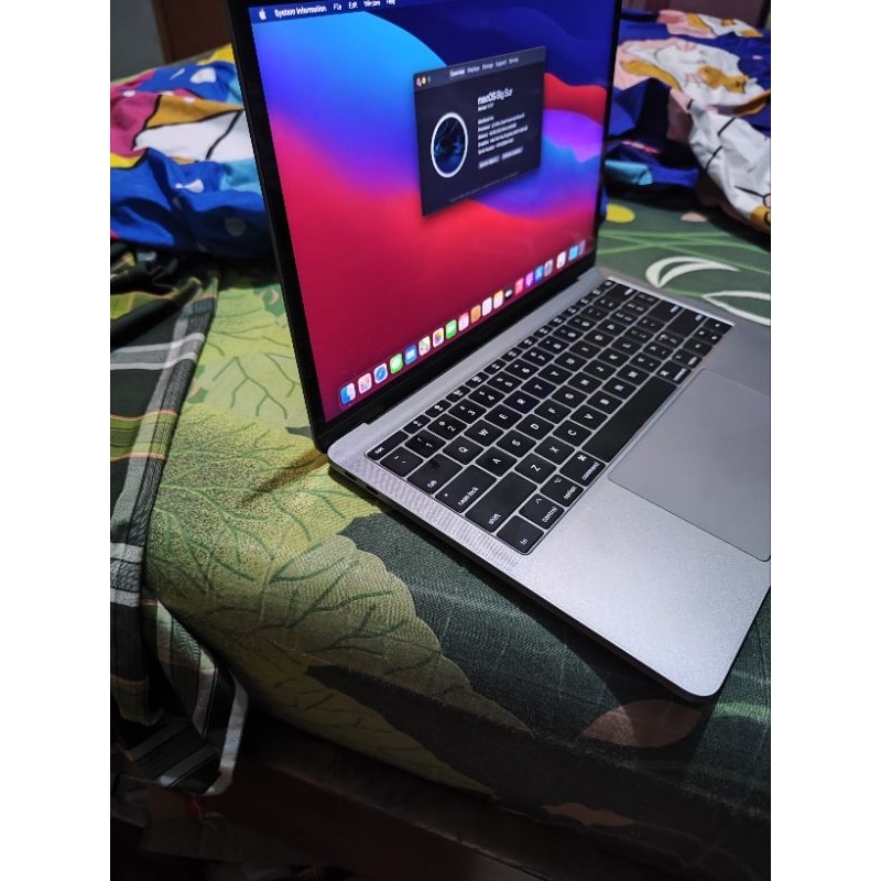 Macbook pro 2017 256gb ram 16