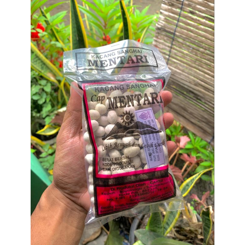 

kacang atom mentari, enak gurih isi 110gr, harga terjangkau enah