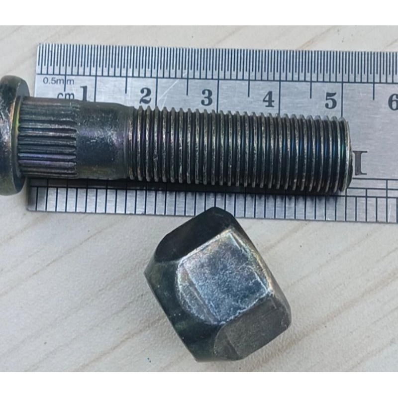 Baut Roda Panjang mobil Suzuki Carry Futura Mitsubishi T120SS