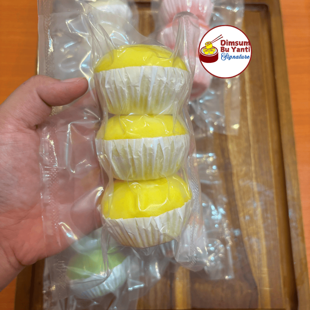 

Dimsum Bu Yanti BAO/PAO TELUR ASIN FROZEN 3 Pcs - Lembut Gurih Halal