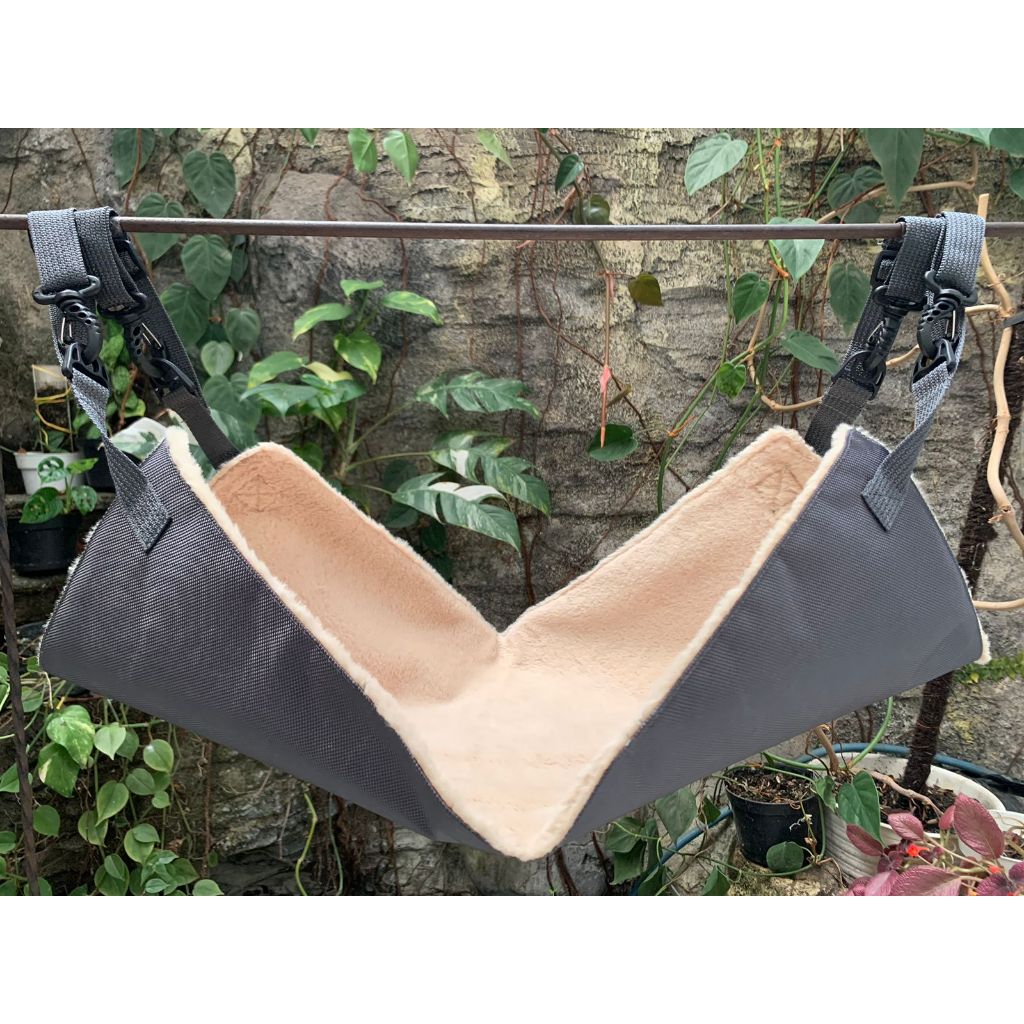 Daisyclutters Hammock / Ayunan Kucing Grey Cream Akira Jumbo Murah Bahan Bulu Premium
