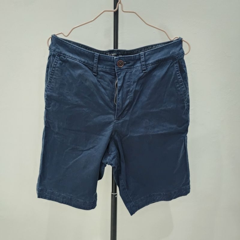 Celana pendek Abercrombie & Fitch ukuran 29