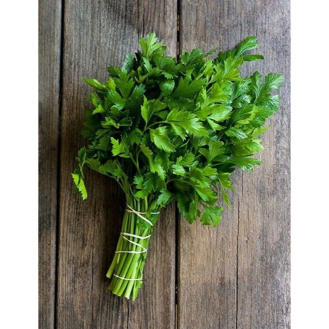 

Sayuran Segar | Daun & Batang Seledri
