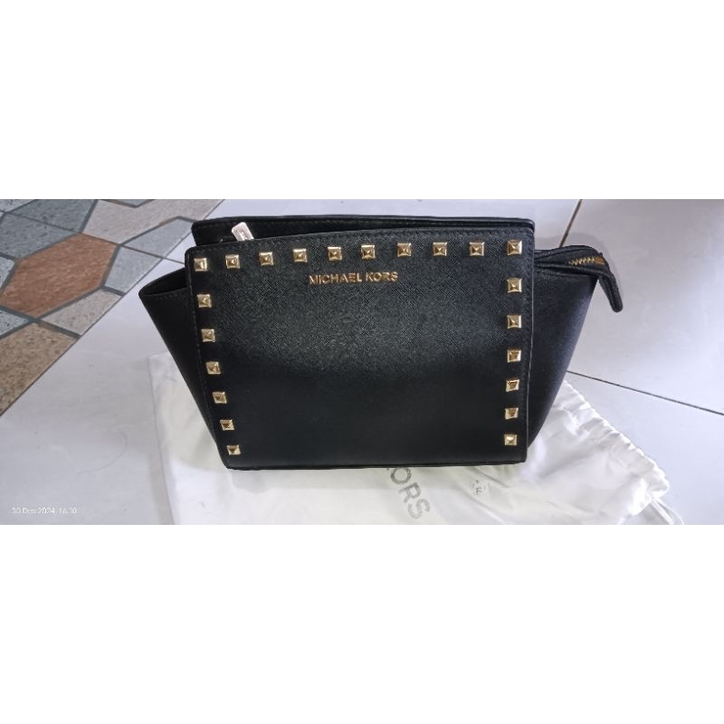 Michael Kors Tas Kosmetik Hitam