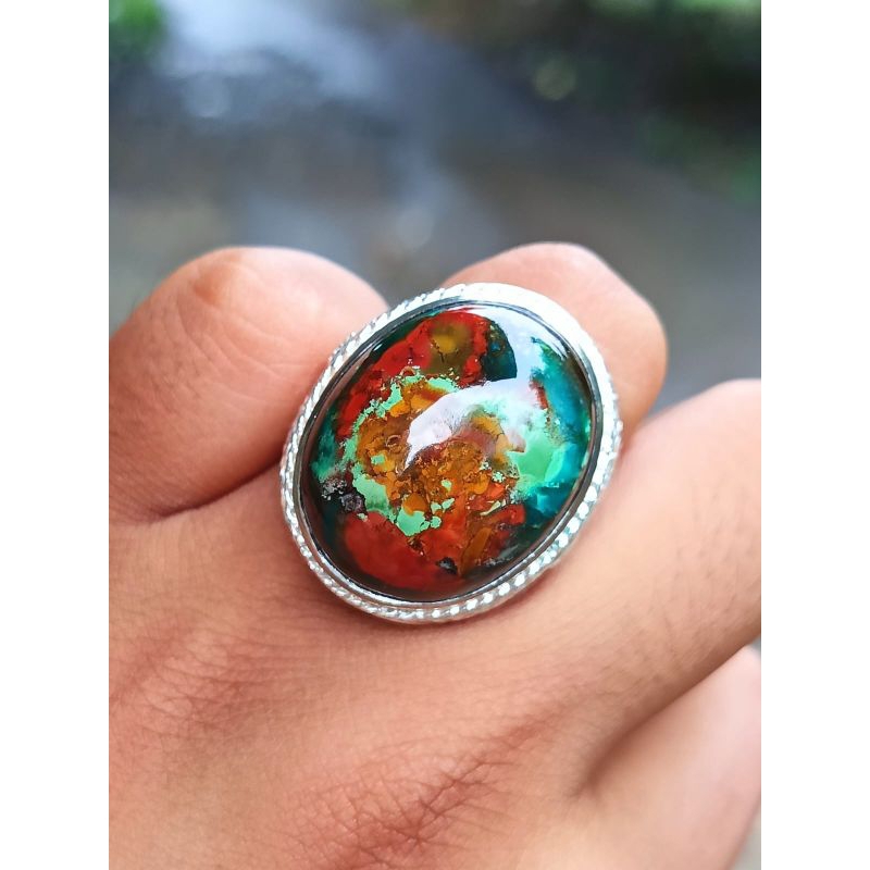 Cincin Batu Merah dengan Persegi Hitam