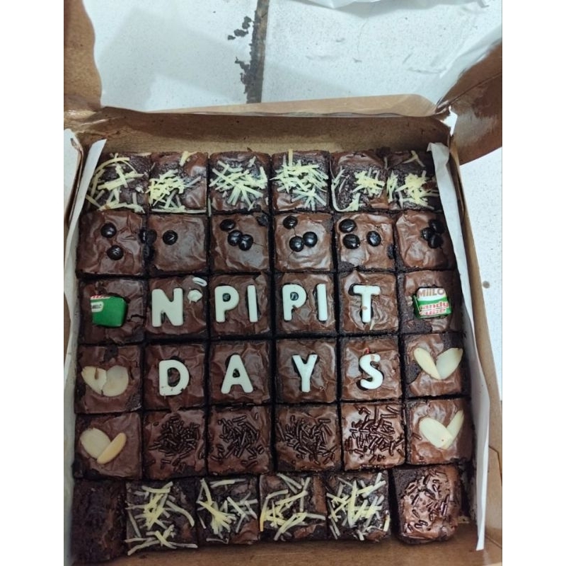 

Fudgy brownies premium