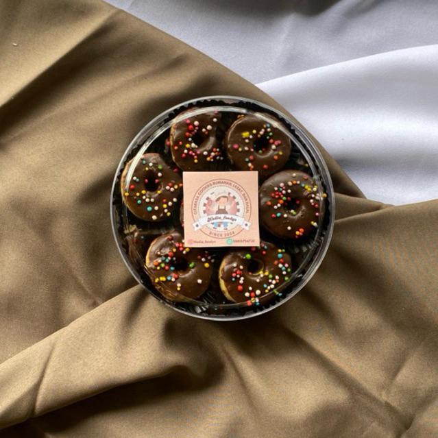 

NADIA FOODYS- KUE DONAT COKLAT kue kering lebaran