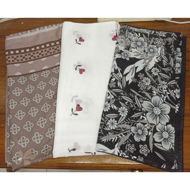 Jilbab hijab preloved 18-21k dapat 3 brand random heaven lights, umama, syar'i, lindahijab, saudia, 